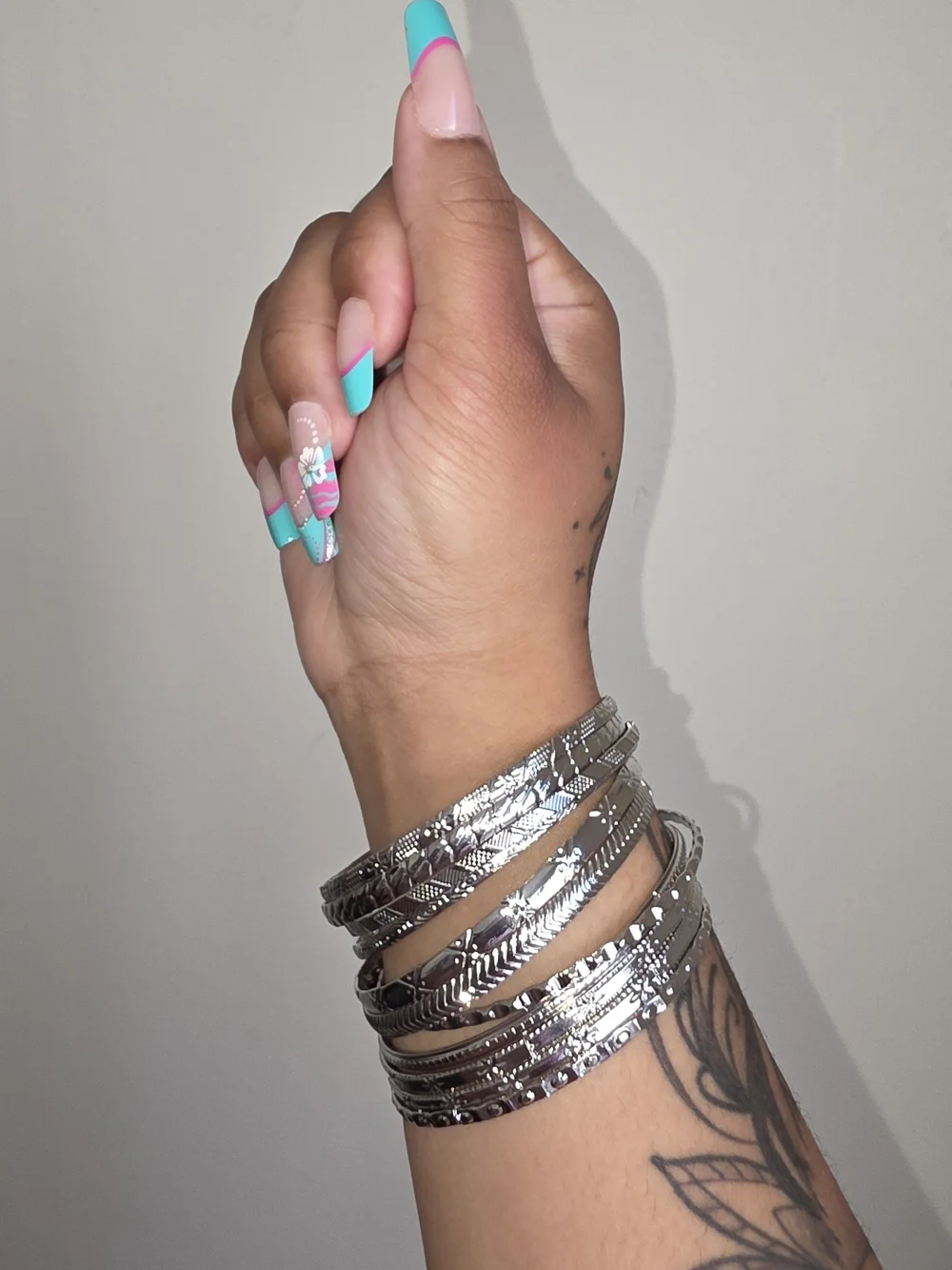 Silver Multi-Texture Bangle Bracelet Set - Women's Fashion Jewelry